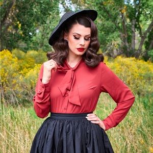 Retrolicious Helen Bow Top in Cognac